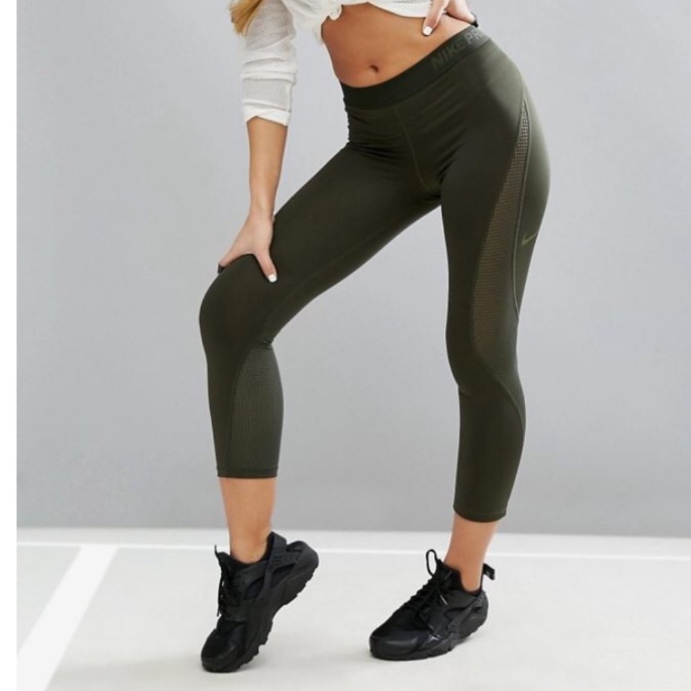 Nike Pro HyperCool Capri Leggings